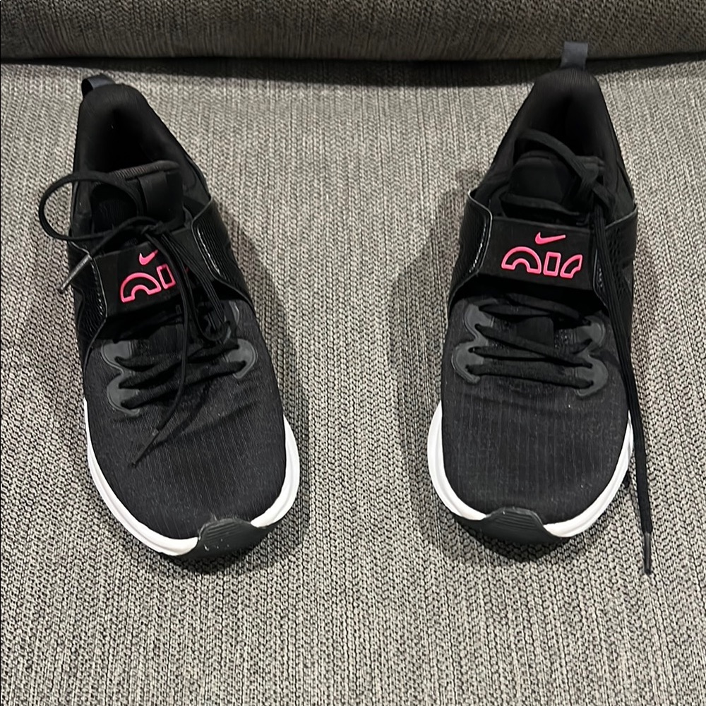 Nike Black and Pink Athletic Shoes Sleek Design